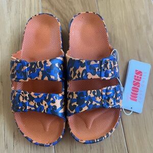 NWT FREEDOM MOSES camo slides Women’s 8-9 100% Vegan
